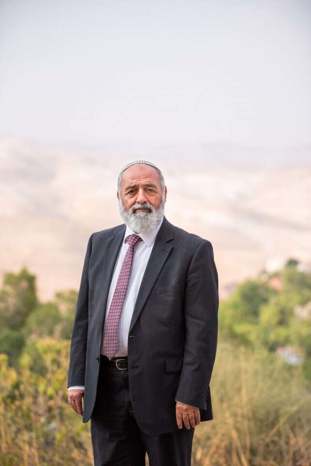 ריח אבק השרפה באוויר. הרב חיים סבתו. | אביטל הירש