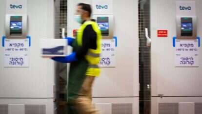 הכנות לקליטת חיסוני הקורונה במתחם חברת טבע, השבוע. | אריק סולטן