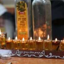 הישראלים צורכים יותר ויותר שמן זית. אילוסטרציה. | שאטרסטוק הישראלים צורכים יותר ויותר שמן זית. אילוסטרציה. | שאטרסטוק