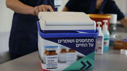 החשש מהחיסון מובן וברור, ועם זאת ההתחסנות בלתי נמנעת. | EPA