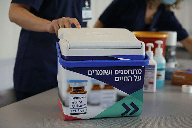 החשש מהחיסון מובן וברור, ועם זאת ההתחסנות בלתי נמנעת. | EPA