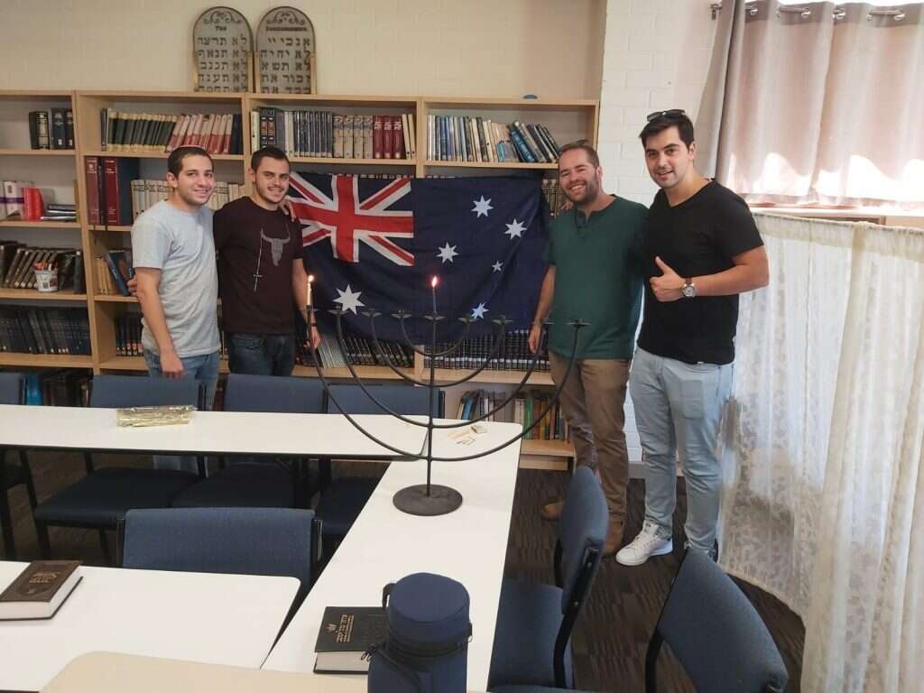 שליחי תורה מציון בפרת', אוסטרליה. באדיבות תנועת תורה מציון