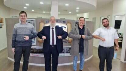 הרב מרגולין ושותפיו למיזם. | מרכז רבני אירופה הרב מרגולין ושותפיו למיזם. | מרכז רבני אירופה