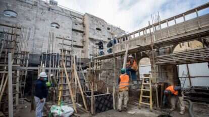 העבודות בבית הכנסת "תפארת ישראל", השבוע. | יונתן זינדל, פלאש 90