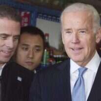 האנטר ביידן (משמאל) יחד עם אביו, נשיא ארה"ב לשעבר, ג'ו ביידן | EPA