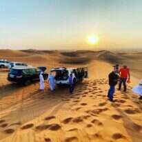 טיול בדיונות של איחוד האמירויות. | אריאל שנבל