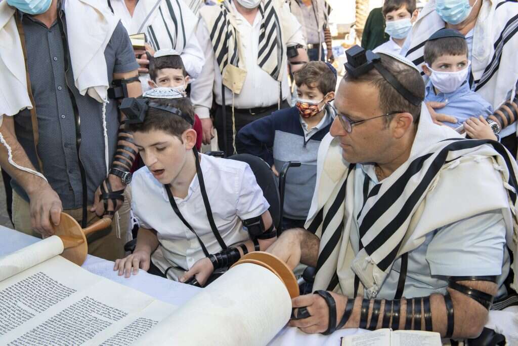 "כשבר המצווה והאזכרה באותו יום, זה רק מחזק את המשפט 'במותה ציוותה לנו את החיים'". | שחר כהן "כשבר המצווה והאזכרה באותו יום, זה רק מחזק את המשפט 'במותה ציוותה לנו את החיים'". | שחר כהן