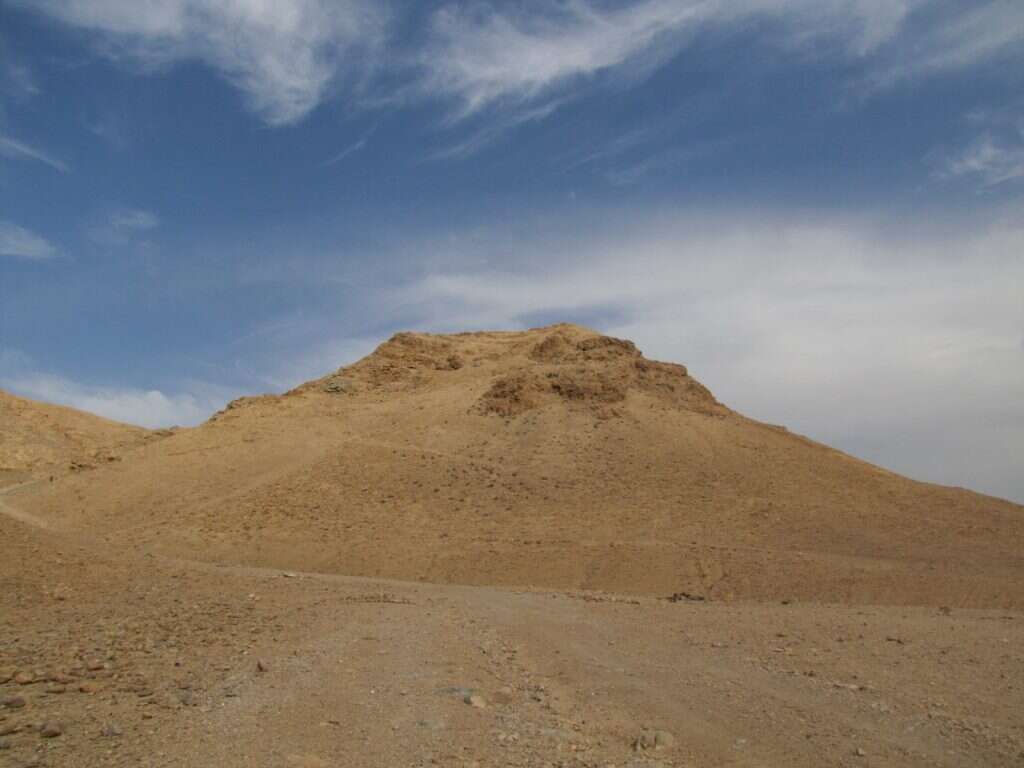 הסיור במבצר הורקניה. | בנימין טרופר, בית ספר שדה כפר־עציון