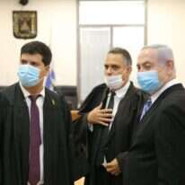 נתניהו ועורכי דינו בבית המשפט בירושלים, מאי 2020. | עמית שאבי