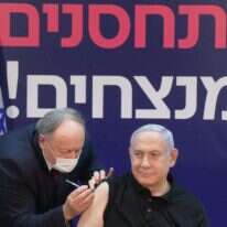 ראש הממשלה בנימין נתניהו מתחסן נגד קורונה בבית החולים שיבא תל השומר. | עמוס בן גרשום, לע"מ