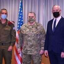 ראש המטות המשולבים בארה"ב הגנרל מארק מילי במפגש עם שר הביטחון בני גנץ ועם הרמטכ"ל אביב כוכבי, בביקורו בישראל בסוף השבוע האחרון. | דובר צה"ל