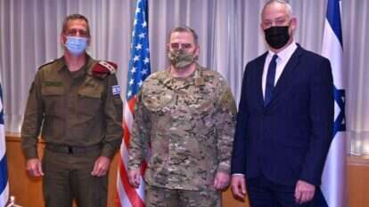 ראש המטות המשולבים בארה"ב הגנרל מארק מילי במפגש עם שר הביטחון בני גנץ ועם הרמטכ"ל אביב כוכבי, בביקורו בישראל בסוף השבוע האחרון. | דובר צה"ל