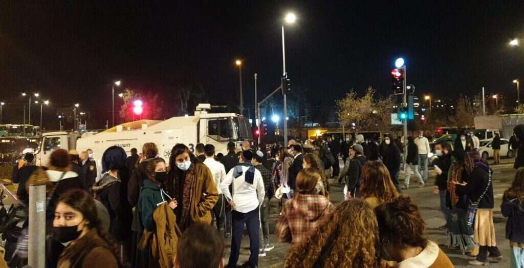 מכתזי"ת ומפגינים מול המטה הארצי. | חוננו מכתזי"ת ומפגינים מול המטה הארצי. | חוננו