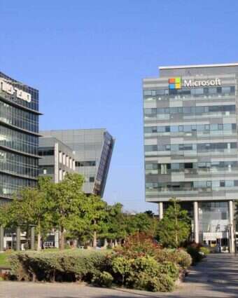 בניין מיקרוסופט בהרצליה. | שאטרסטוק