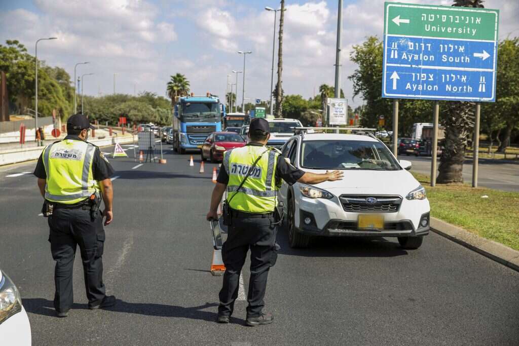 מחסום משטרתי בכניסה לתל אביב. | יהושע יוסף