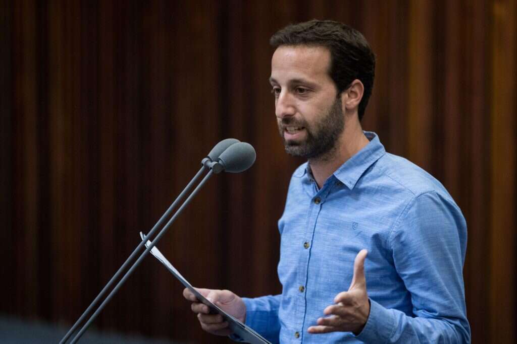 רם שפע. | הדס פרוש, פלאש 90