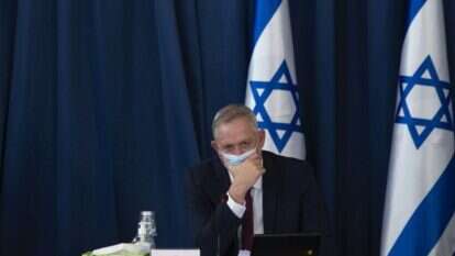 זונק, יורה, נופל. גנץ. | עמית שאבי זונק, יורה, נופל. גנץ. | עמית שאבי