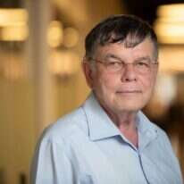 שבח שטרן. | שריה דיאמנט