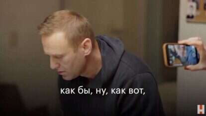 נבלני בשיחת טלפון עם הסוכן שהרעיל אותו. | מתוך ערוץ היוטיוב של אלכסיי נבלני Алексей Навальный