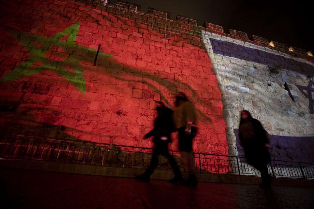 דגלי ישראל ומרוקו על חומות העיר העתיקה. | EPA