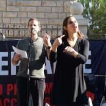 מתן ברזילי נואם בהפגנה בבלפור, יום שישי. | עטרה גרמן