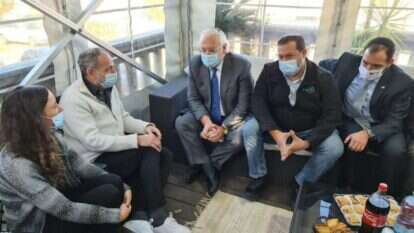 השגריר דיוויד פרידמן בניחום אבלים בבית משפחת הורגן בטל מנשה. | רועי חדי