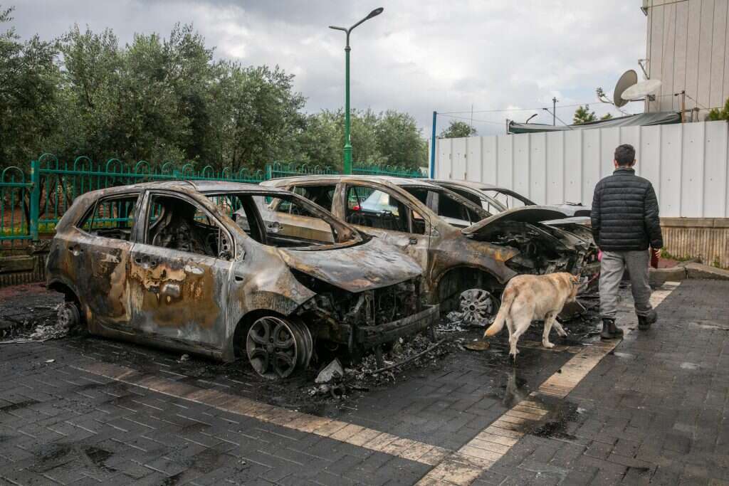 הצתת רכבים בשכונת שכונת גני אביב בלוד. | יוסי אלוני
