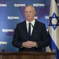 בני גנץ נואם אחרי פרישת ניסנקורן. | אלעד מלכה