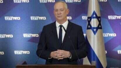 בני גנץ נואם אחרי פרישת ניסנקורן. | אלעד מלכה