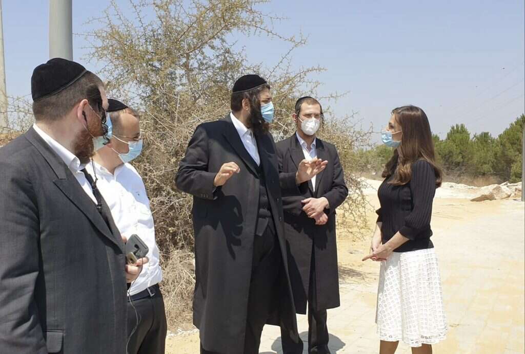 ינקלביץ' בסיור עם ראש עיריית אלעד, ישראל פרוש. | דוברות