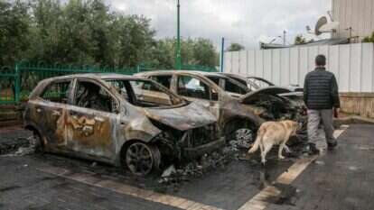 הצתת רכבים בשכונת שכונת גני אביב בלוד. | יוסי אלוני הצתת רכבים בשכונת שכונת גני אביב בלוד. | יוסי אלוני