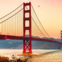 יפה בסן פרנציסקו על המים
אז איך זה שאני מרגיש רחוק? | שאטרסטוק