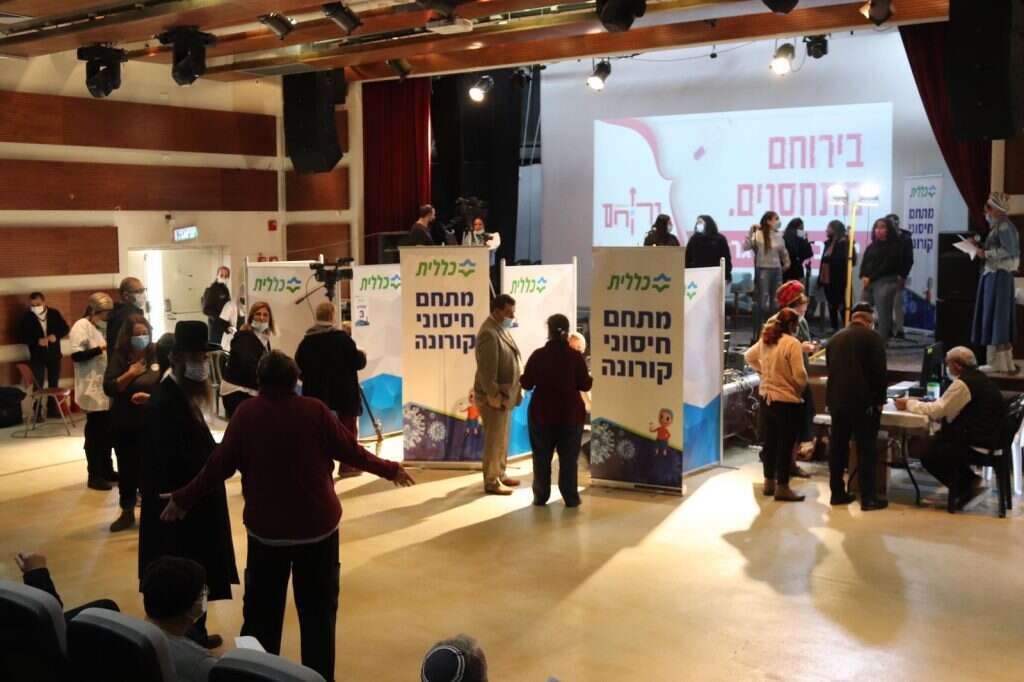 מתחם החיסונים של קופת חולים כללית בירוחם. | לינור אללוף, דוברות כללית