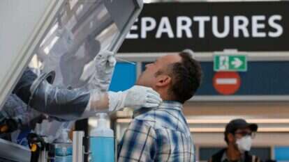 עמדות בדיקת הקורונה בנתב"ג. נובמבר 2020. | AFP