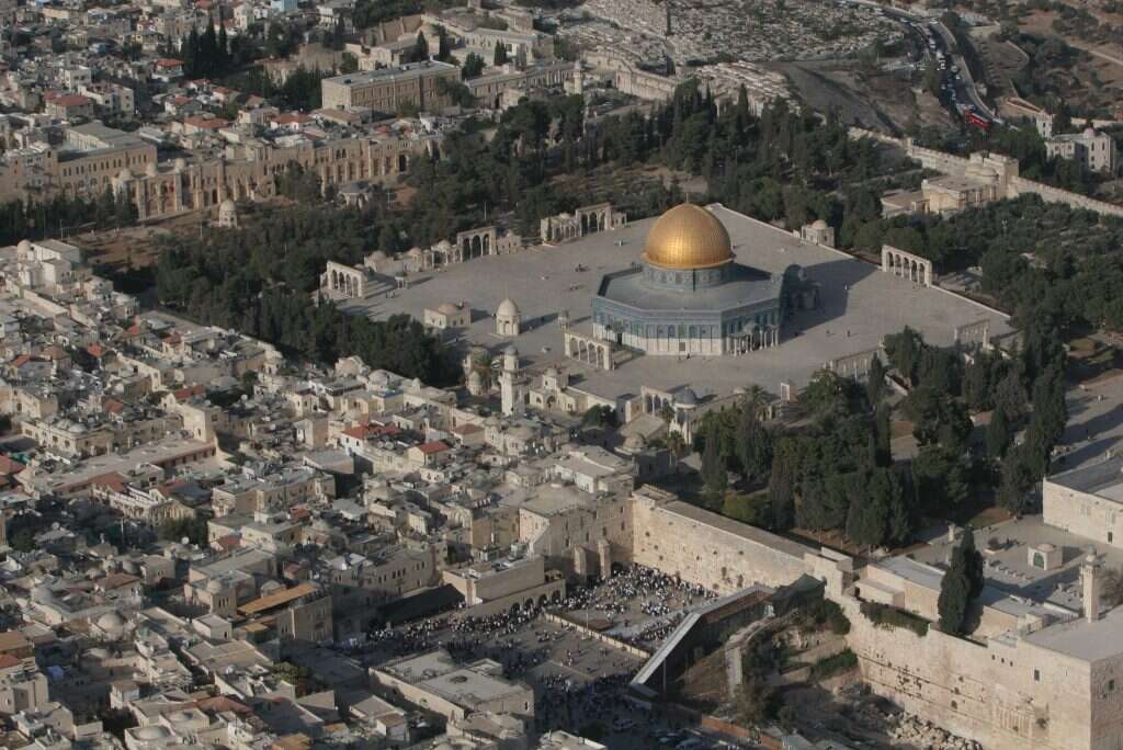 מבט ממסוק על הר הבית, 2007. | מרים צחי מבט ממסוק על הר הבית, 2007. | מרים צחי