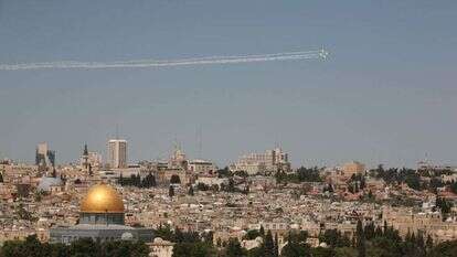 מטס יום העצמאות חולף מעל הר הבית, 2009. | מרים צחי