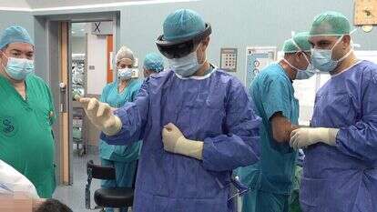 משקפי המציאות הרבודה על עיני המנתח. | רועי בלחנס, Dental Pro Video