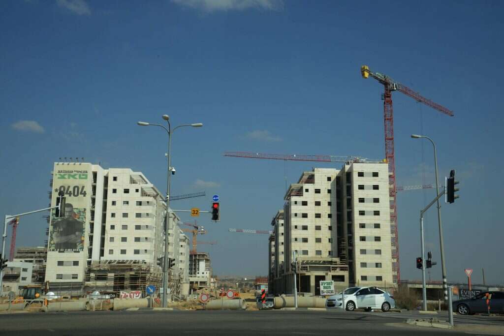 מגדלי דירות בבאר-שבע. | דודו גרינשפן