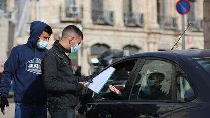 נקודת בדיקה של משטרת ישראל בעיר העתיקה, ירושלים. | EPA נקודת בדיקה של משטרת ישראל בעיר העתיקה, ירושלים. | EPA