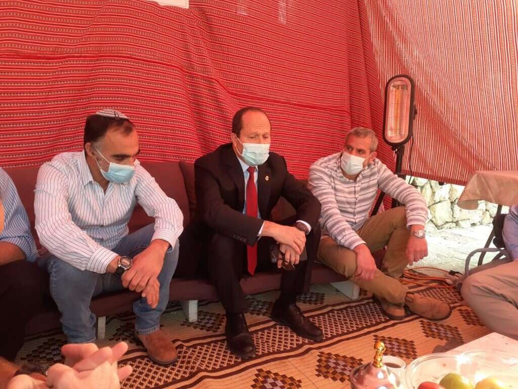 ניר ברקת ואיתי זר (מימין) במאהל. | פורום ההתיישבות הצעירה