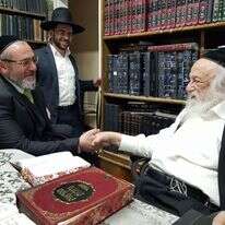 צדיקוב עם הרב ברוך דב פוברוסקי, ראש ישיבת פוניב'ז. באדיבות המצולם