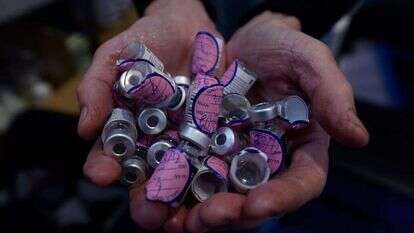 אמפולות של חיסוני קורונה. | אייל מרגולין ג'יני אמפולות של חיסוני קורונה. | אייל מרגולין ג'יני