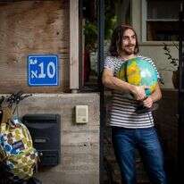 עמנואל לוי. | אריק סולטן