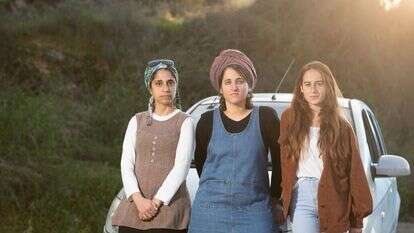 מימין לשמאל: זמרתיה חזני, אסנת אבו, תפארת הדד. | שריה דיאמנט