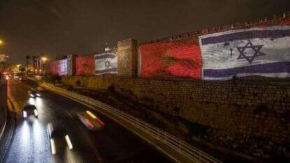 חומות העיר העתיקה בירושלים מוארות בדגלי ישראל ומרוקו כמסר של שלום, ירושלים, דצמבר 2020. | EPA חומות העיר העתיקה בירושלים מוארות בדגלי ישראל ומרוקו כמסר של שלום, ירושלים, דצמבר 2020. | EPA