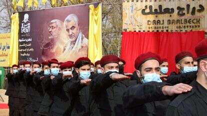 אנשי חיזבאללה במפגן  בבעל־בק שבלבנון. | AFP