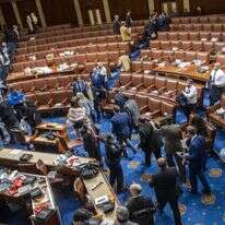 הפינוי מאולם בית הנבחרים, בשבוע שעבר בגבעת הקפיטול. | ביל אולירי, הוושינגטון פוסט