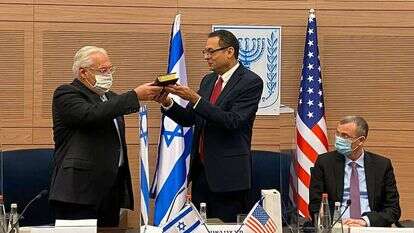 יריב לוין, צבי האוזר והשגריר היוצא, דויד פרידמן