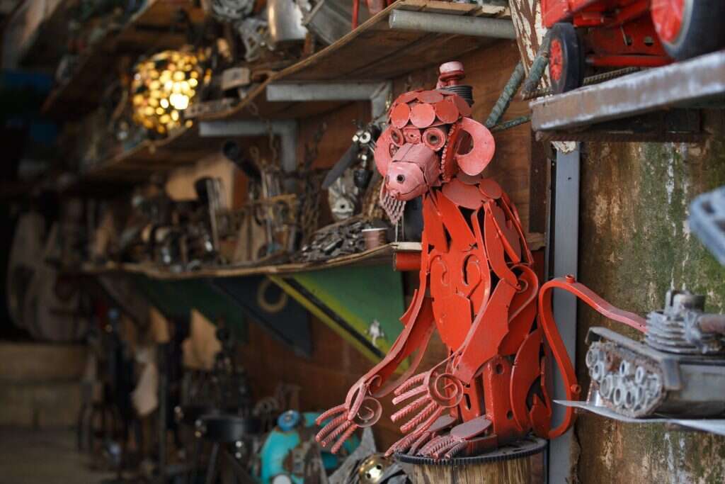 קוף פלסטיק. | אנצ׳ו גוש, ג׳יני