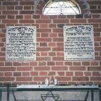 קבריהם של "חידושי הרי"ם" ונכדו, ה"שפת אמת" בבית עלמין בגורה קלוואריה, פולין